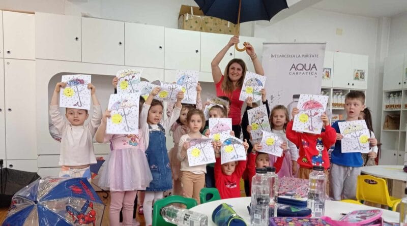 Ploaie funny … cu picǎturi de soare şi dinţi! Ziua Internaţionalǎ a Umbrelei cu „Ape curate asumate”